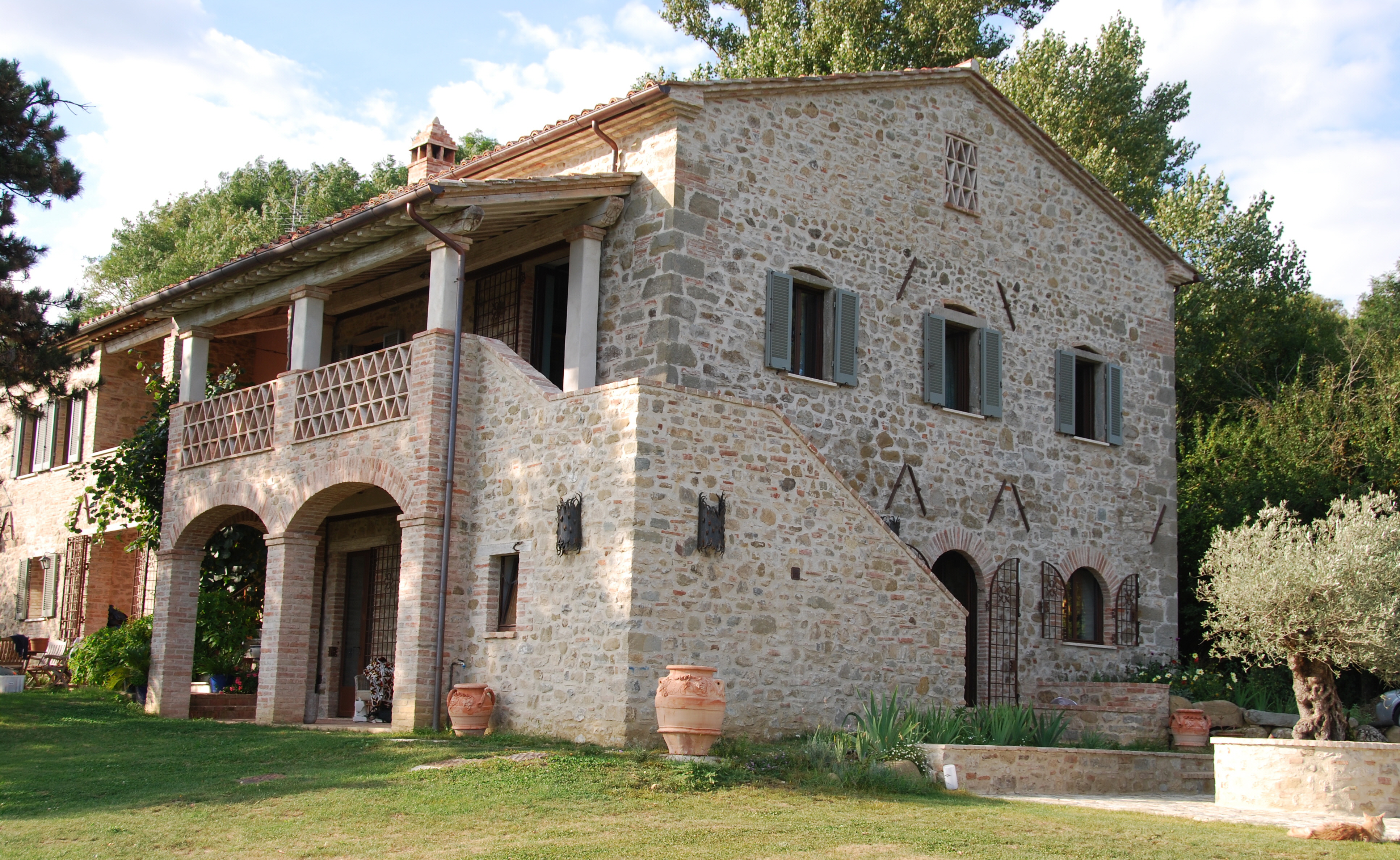 Il Casale - stair and shaded terraces1