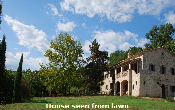 casa_nova_seen_from_lawn2